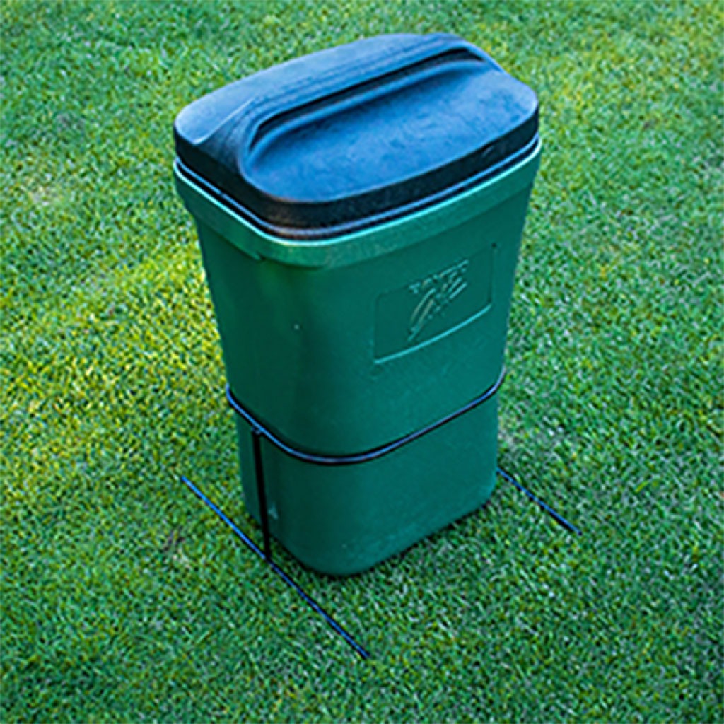 TRASH BIN HOLDER WIRE ONGROUND